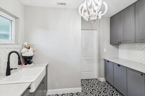 Купить виллу или дом в Хомстед, Флорида 6 спален, 209.03м2, № 1895316 - фото 17