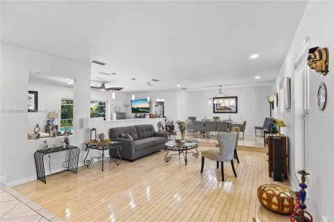 Casa en venta en Palmetto Bay, Florida, 4 dormitorios, 235.88 m2 № 1878892 - foto 9