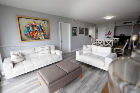 Condo in Aventura, Florida, 2 bedrooms № 2401454 - photo 5