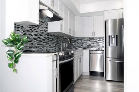 Condo in Aventura, Florida, 2 bedrooms № 2401454 - photo 11