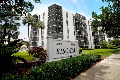 Condo in Aventura, Florida, 2 bedrooms  № 2401454