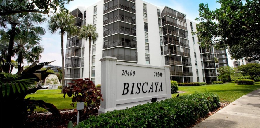 Condo in Aventura, Florida, 2 bedrooms № 2401454