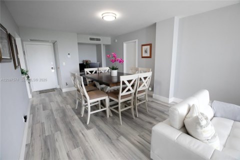 Condo in Aventura, Florida, 2 bedrooms № 2401454 - photo 4