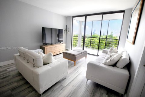 Condo in Aventura, Florida, 2 bedrooms № 2401454 - photo 6