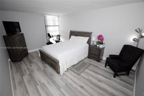 Condo in Aventura, Florida, 2 bedrooms № 2401454 - photo 19