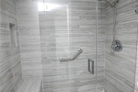 Condo in Aventura, Florida, 2 bedrooms № 2401454 - photo 25