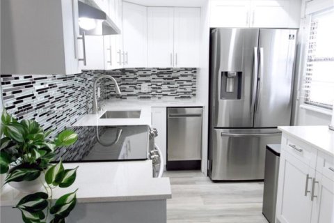 Condo in Aventura, Florida, 2 bedrooms № 2401454 - photo 10