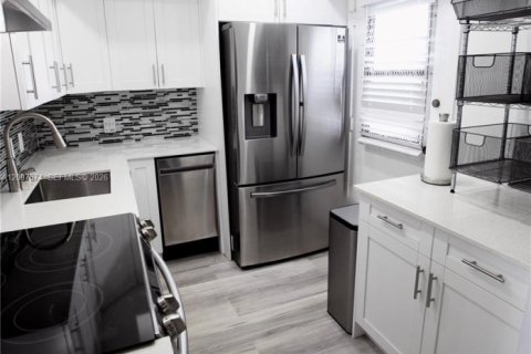 Condo in Aventura, Florida, 2 bedrooms № 2401454 - photo 8