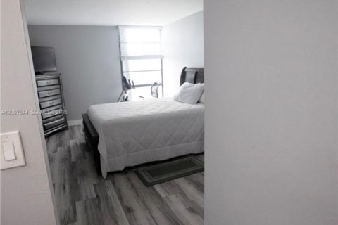 Condo in Aventura, Florida, 2 bedrooms № 2401454 - photo 20