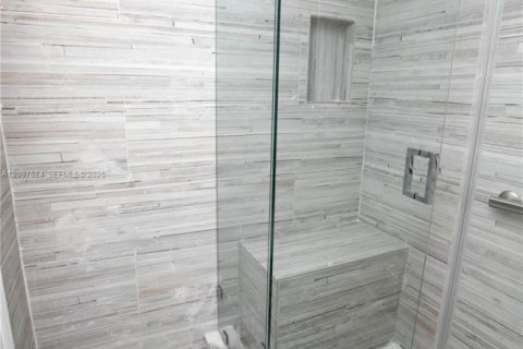 Condo in Aventura, Florida, 2 bedrooms № 2401454 - photo 24