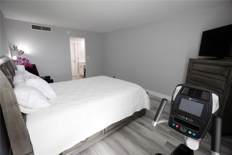 Condo in Aventura, Florida, 2 bedrooms № 2401454 - photo 21