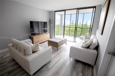 Condo in Aventura, Florida, 2 bedrooms № 2401454 - photo 3