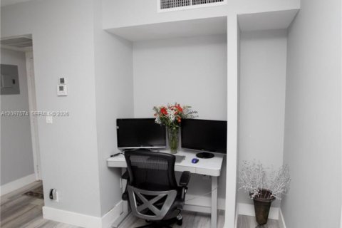 Condo in Aventura, Florida, 2 bedrooms № 2401454 - photo 30