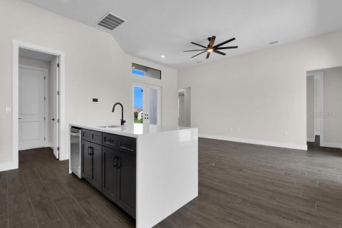 Casa en venta en Port Charlotte, Florida, 4 dormitorios, 187.01 m2 № 1777052 - foto 9