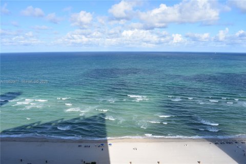 Condo in Sunny Isles Beach, Florida, 3 bedrooms  № 2007723 - photo 12