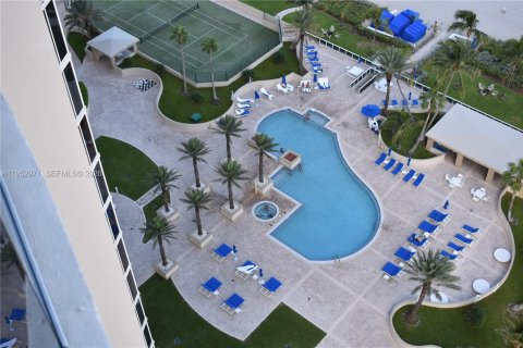 Condo in Sunny Isles Beach, Florida, 3 bedrooms  № 2007723 - photo 11