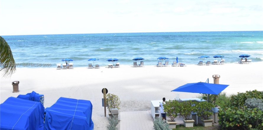 Condo in Sunny Isles Beach, Florida, 3 bedrooms  № 2007723