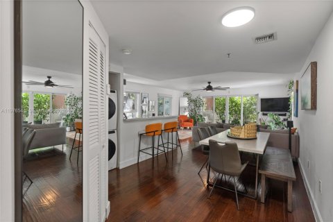 Condominio en alquiler en Miami Beach, Florida, 2 dormitorios, 103.12 m2 № 2041489 - foto 2