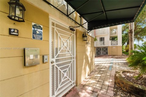 Condominio en alquiler en Miami Beach, Florida, 2 dormitorios, 103.12 m2 № 2041489 - foto 19