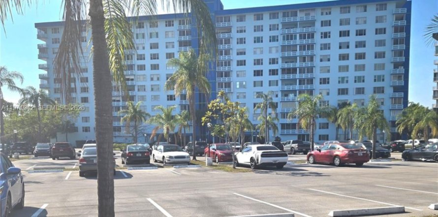 Condominio en Hollywood, Florida, 1 dormitorio  № 2033415