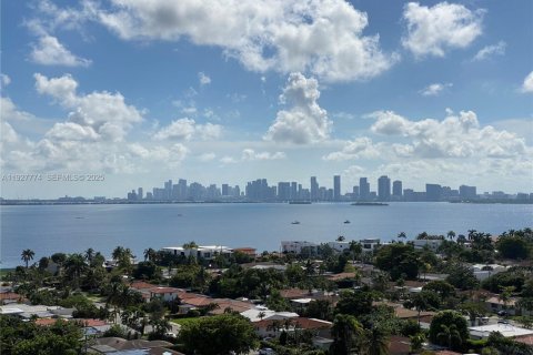 Condominio en alquiler en North Bay Village, Florida, 2 dormitorios, 162.86 m2 № 1988040 - foto 2