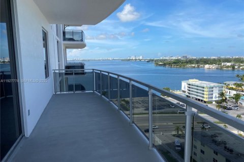 Condominio en alquiler en North Bay Village, Florida, 2 dormitorios, 162.86 m2 № 1988040 - foto 30