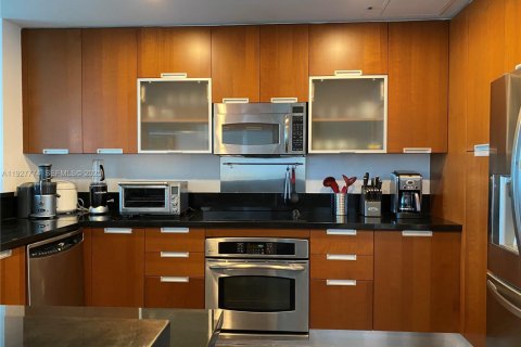 Condominio en alquiler en North Bay Village, Florida, 2 dormitorios, 162.86 m2 № 1988040 - foto 12