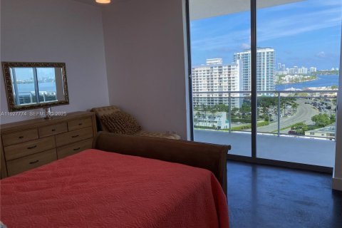 Condominio en alquiler en North Bay Village, Florida, 2 dormitorios, 162.86 m2 № 1988040 - foto 27