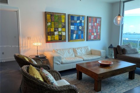 Condominio en alquiler en North Bay Village, Florida, 2 dormitorios, 162.86 m2 № 1988040 - foto 3