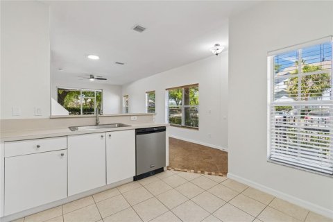Townhouse in Riverview, Florida 3 bedrooms, 143.72 sq.m. № 2157674 - photo 9