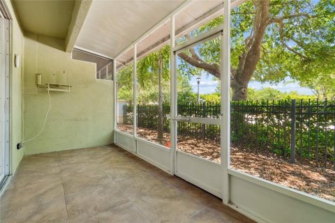 Townhouse in Riverview, Florida 3 bedrooms, 143.72 sq.m. № 2157674 - photo 29