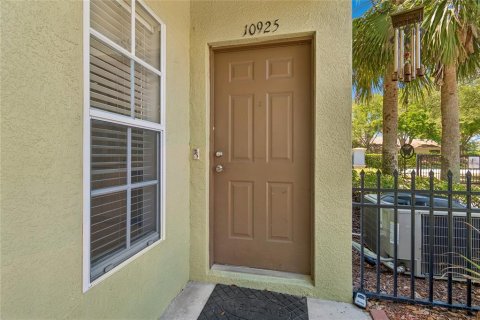 Townhouse in Riverview, Florida 3 bedrooms, 143.72 sq.m. № 2157674 - photo 5