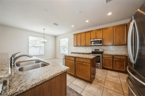House in Plant City, Florida 5 bedrooms, 302.86 sq.m. № 1775644 - photo 7