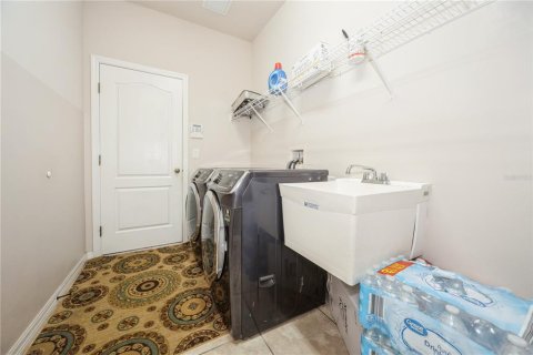 House in Plant City, Florida 5 bedrooms, 302.86 sq.m. № 1775644 - photo 25