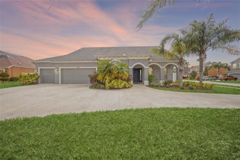 House in Plant City, Florida 5 bedrooms, 302.86 sq.m. № 1775644 - photo 1
