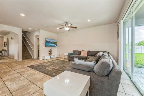 House in Plant City, Florida 5 bedrooms, 302.86 sq.m. № 1775644 - photo 11