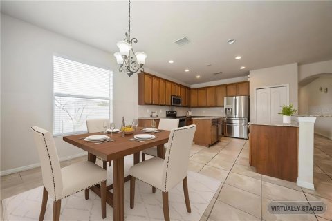House in Plant City, Florida 5 bedrooms, 302.86 sq.m. № 1775644 - photo 9
