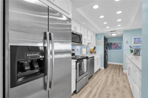 Condo in Treasure Island, Florida, 2 bedrooms  № 1602067 - photo 8