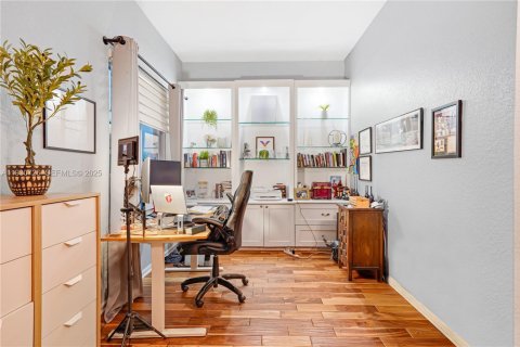 Villa ou maison à vendre à Pembroke Pines, Floride: 4 chambres, 275.46 m2 № 1989476 - photo 28