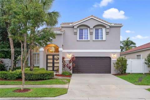 Villa ou maison à vendre à Pembroke Pines, Floride: 4 chambres, 275.46 m2 № 1989476 - photo 1