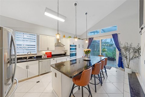 Villa ou maison à vendre à Pembroke Pines, Floride: 4 chambres, 275.46 m2 № 1989476 - photo 14