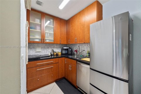 Villa ou maison à vendre à Pembroke Pines, Floride: 4 chambres, 275.46 m2 № 1989476 - photo 22