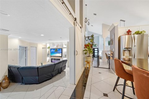 Villa ou maison à vendre à Pembroke Pines, Floride: 4 chambres, 275.46 m2 № 1989476 - photo 19