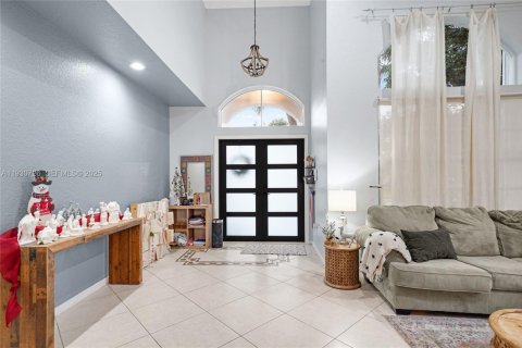 Villa ou maison à vendre à Pembroke Pines, Floride: 4 chambres, 275.46 m2 № 1989476 - photo 3