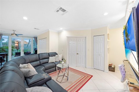 Villa ou maison à vendre à Pembroke Pines, Floride: 4 chambres, 275.46 m2 № 1989476 - photo 20