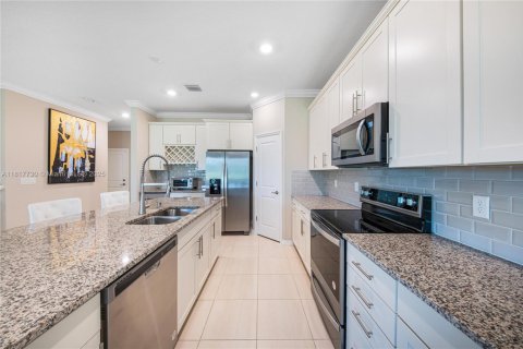 Casa en venta en Tamarac, Florida, 5 dormitorios, 265.7 m2 № 1788355 - foto 15