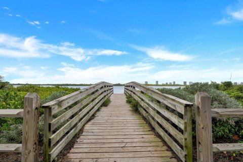 Villa ou maison à louer à North Palm Beach, Floride: 3 chambres, 158.68 m2 № 672997 - photo 1