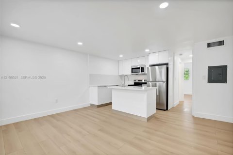 Villa ou maison à louer à Miami, Floride: 1 chambre, 690.45 m2 № 2428197 - photo 11