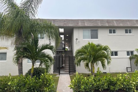 Villa ou maison à louer à Miami, Floride: 1 chambre, 690.45 m2 № 2428197 - photo 12