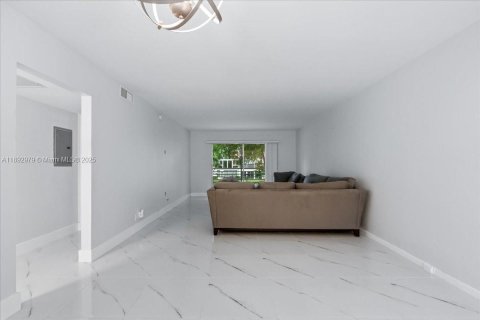 Copropriété à vendre à Coconut Creek, Floride: 2 chambres, 107.4 m2 № 1946700 - photo 4